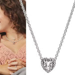 Collar corazón brillante logo