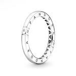 Anillo con logotipo y corazones